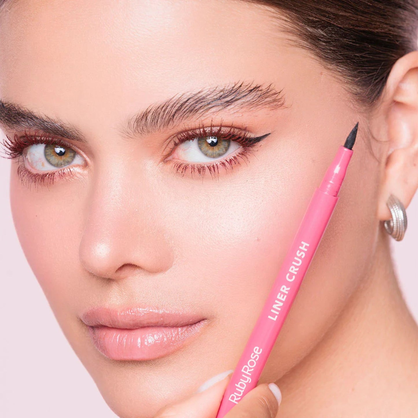 Delineador Plumón Línea Rosa Ruby Rose HBE2300