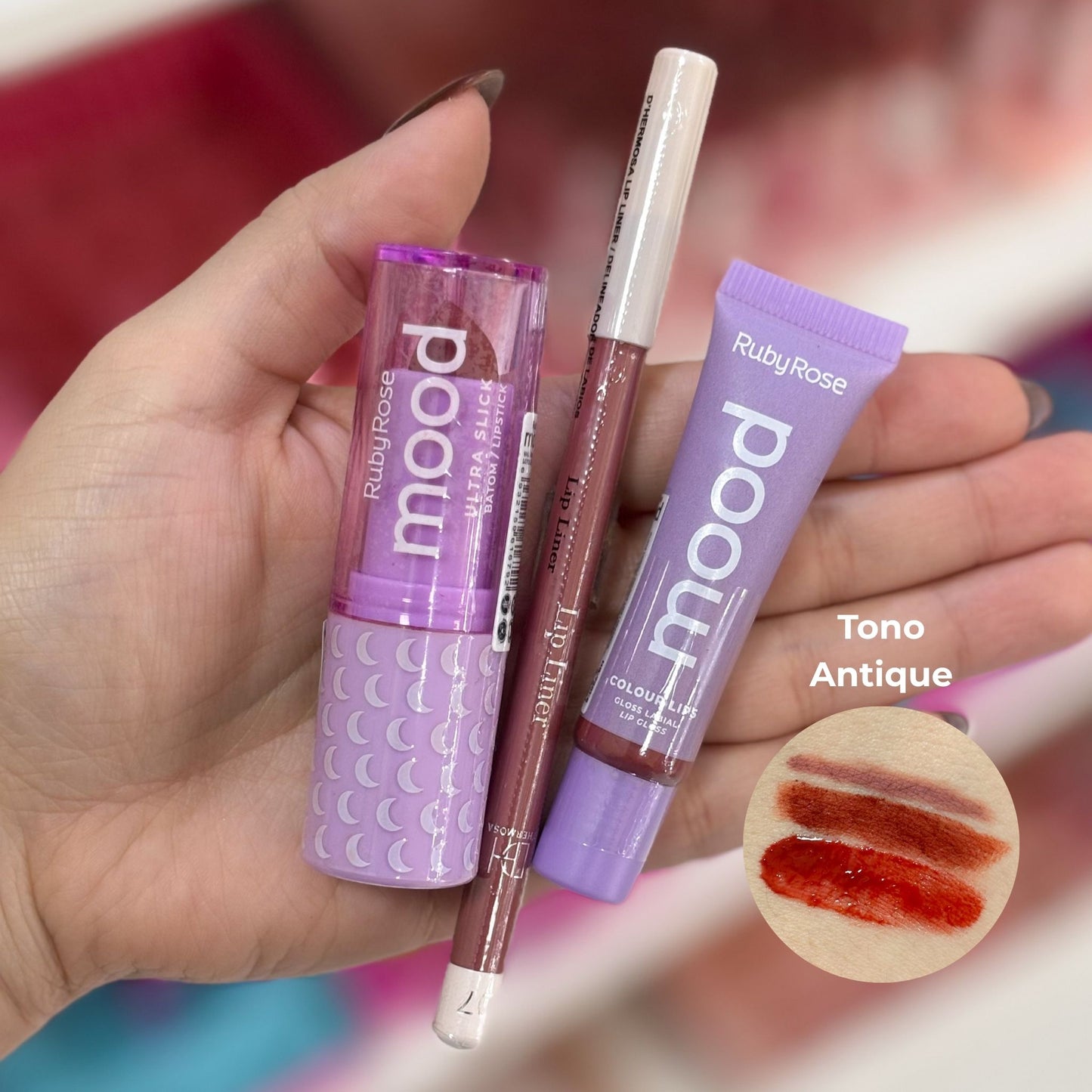 Lip Combo Mood: 1 labial matte + 1 gloss & 1 delineador de labios