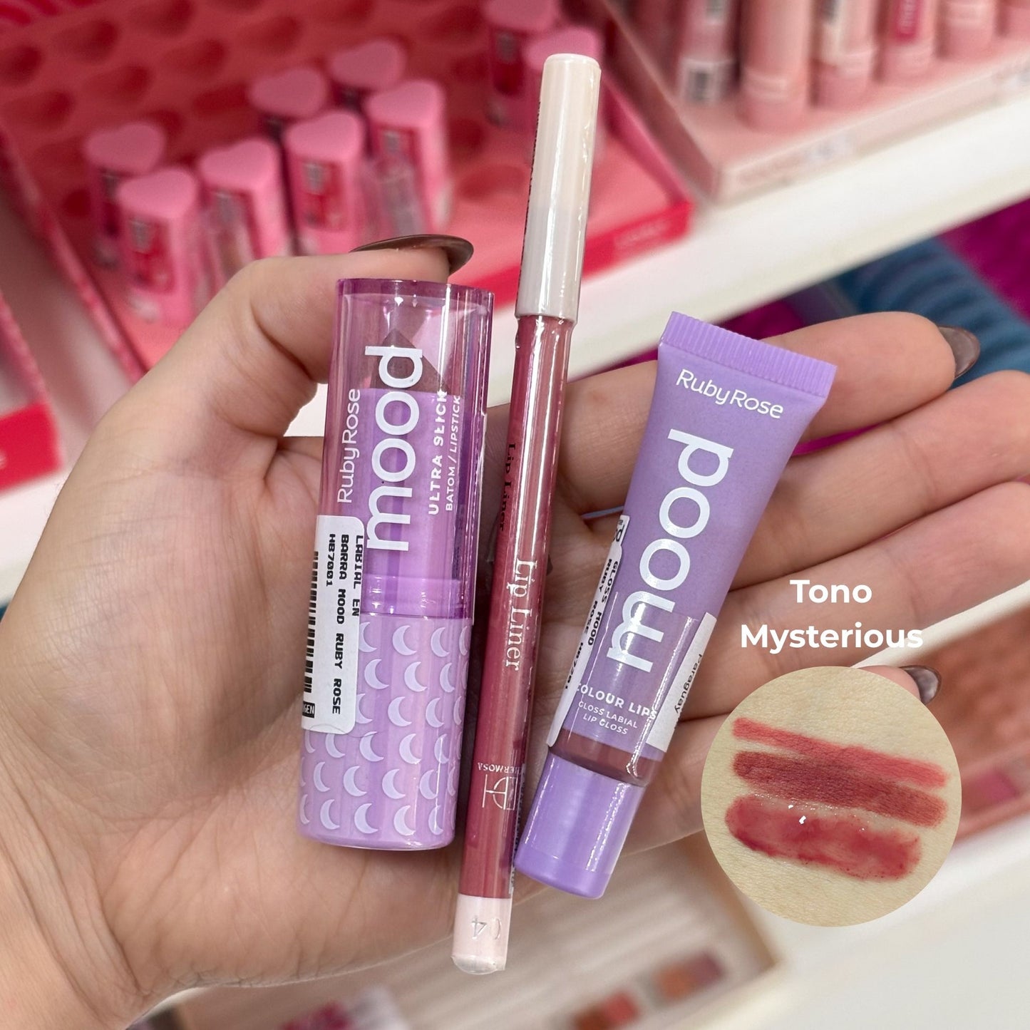 Lip Combo Mood: 1 labial matte + 1 gloss & 1 delineador de labios